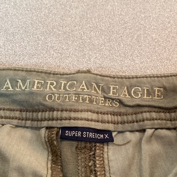 American Eagle - super stretch chino shorts. Size 00 - Picture 3 of 12